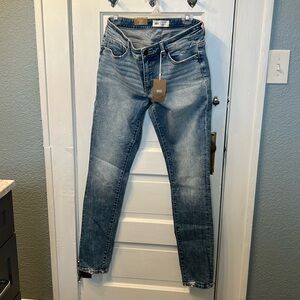 BKE Payton classic Skinny jeans. Universal fit. Mid rise. Light wash. Never worn